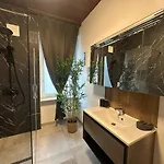 Urban Spacious Bright With Danubeview Апартаменты *