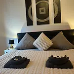 Urban Spacious Bright With Danubeview Daire