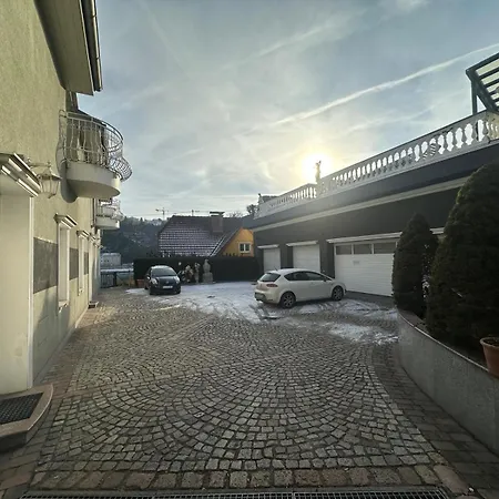 Urban Spacious Bright With Danubeview Daire Linz