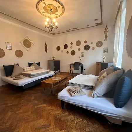 Апартаменты Urban Spacious Bright With Danubeview